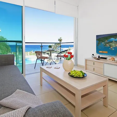 Coralli Beachfront 아파트호텔 프로타라스