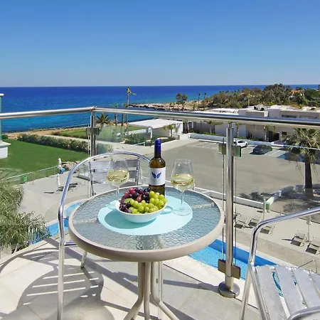 아파트호텔 Coralli Beachfront 3*