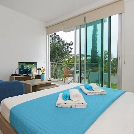 Aparthotel Coralli Beachfront 3*