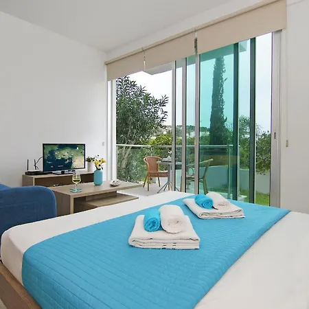 아파트호텔 Coralli Beachfront 3*