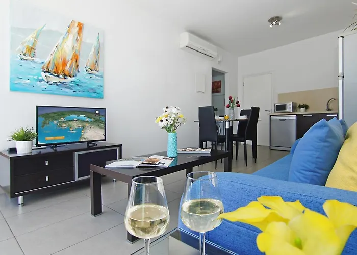 Lägenhetshotell Coralli Beachfront 3*