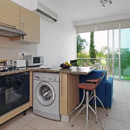 Ξενοδοχείο με διαμερίσματα Coralli Beachfront 3*