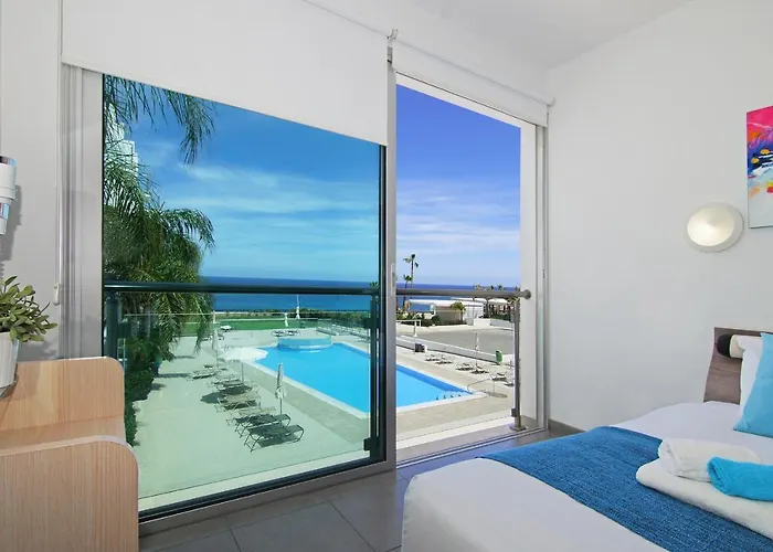 Coralli Beachfront Πρωταράς