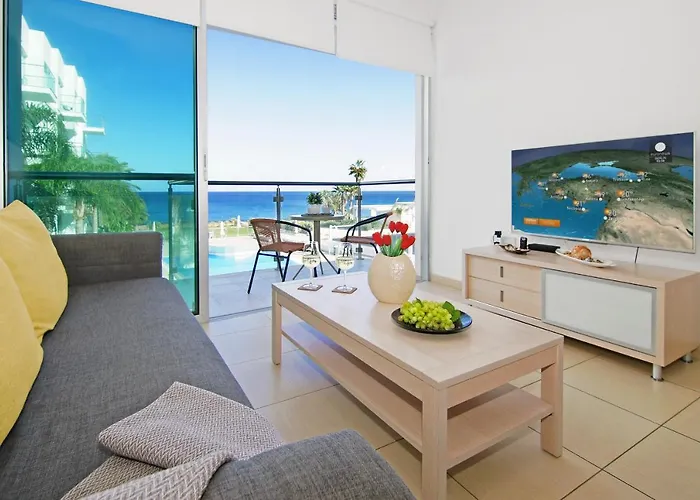 Coralli Beachfront Ξενοδοχείο με διαμερίσματα Πρωταράς