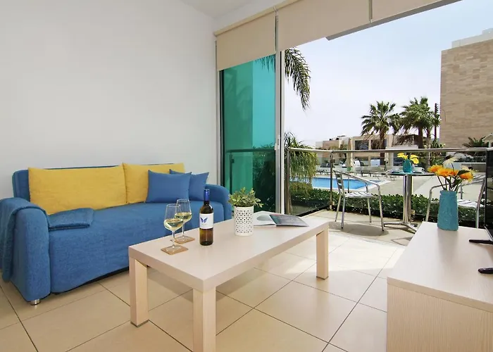 Ξενοδοχείο με διαμερίσματα Coralli Beachfront 3*