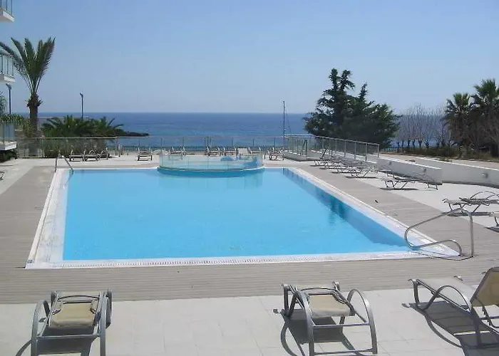 Coralli Beachfront Ξενοδοχείο με διαμερίσματα 3*