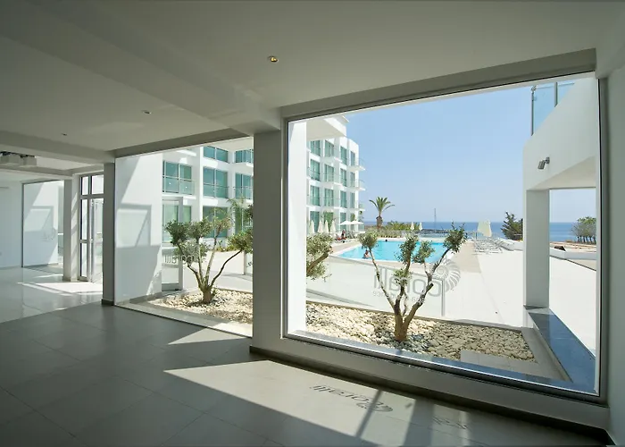 Coralli Beachfront Ξενοδοχείο με διαμερίσματα