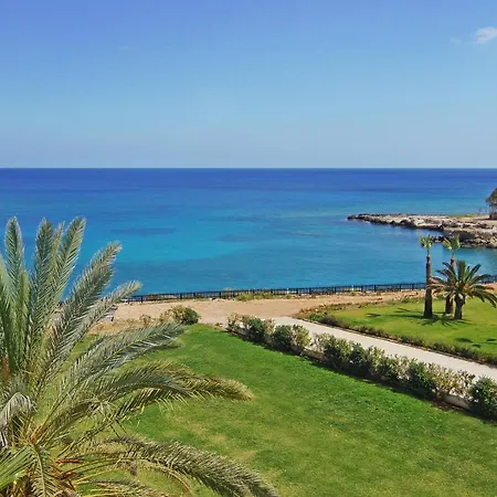 Coralli Beachfront Apartahotel 3*